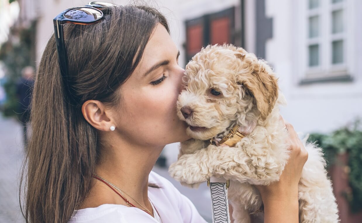 TELL LOVE woman and fluffy puppy