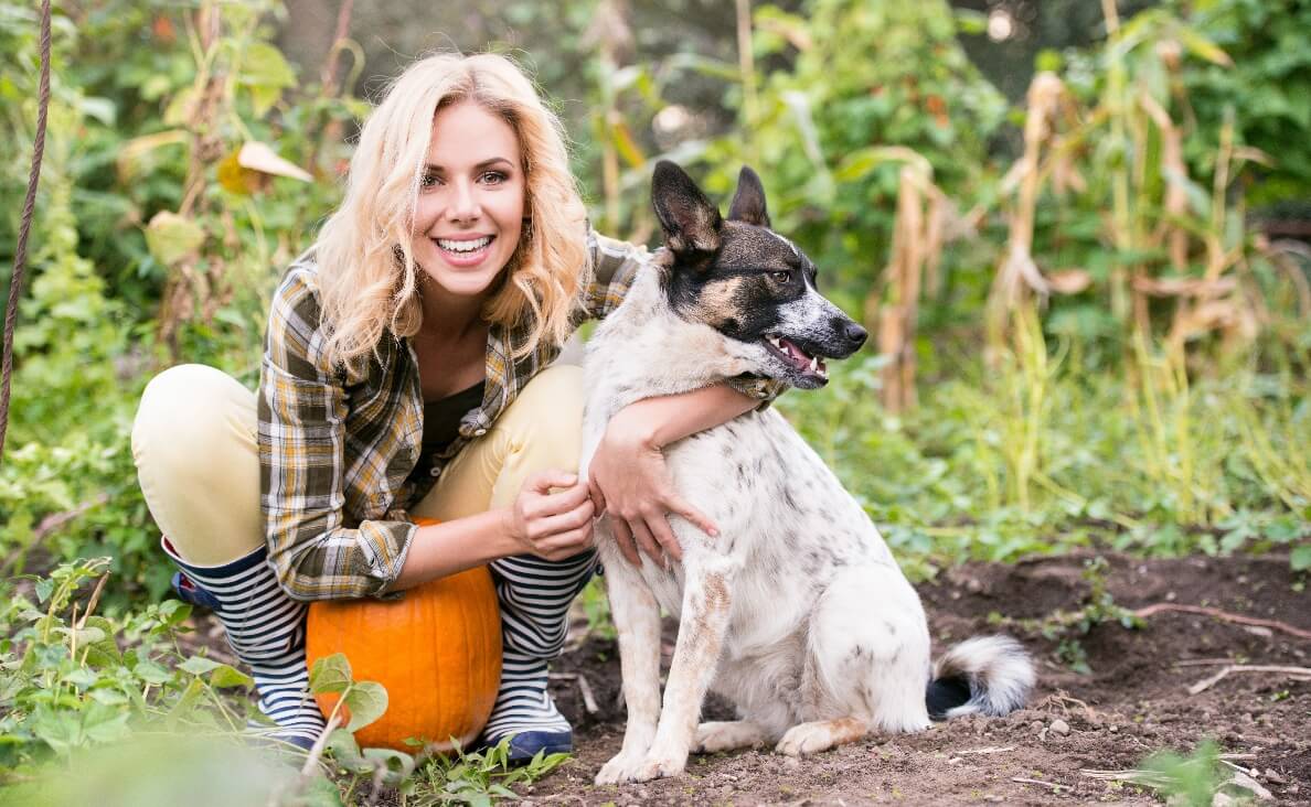 PUMPKIN FOR DOG DIARRHEA - WOMAN, DOG AND PUMPKIN